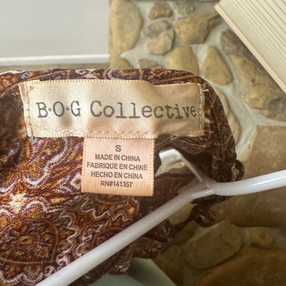 Boho-Chic Wrap Dress with Flutter Sleeves and pockets - Picture 7 of 7